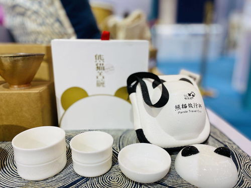 大文創(chuàng)引領(lǐng)新文旅 三千余件特色產(chǎn)品點(diǎn)亮文創(chuàng)大會(huì)，激發(fā)文藝創(chuàng)作無(wú)限活力